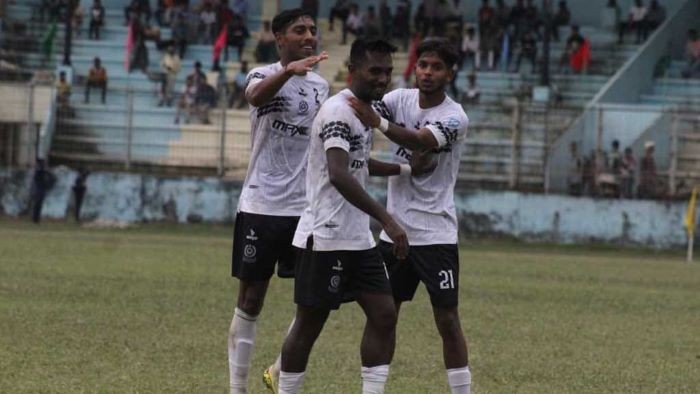 বাংলা‌দেশ ফুটবল লি‌গে আরামবাগ‌কে হারা‌লো মোহামেডান